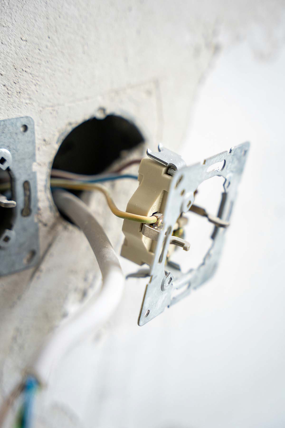 How Long Do Surge Protectors Last in Sacramento - Rios & Burke